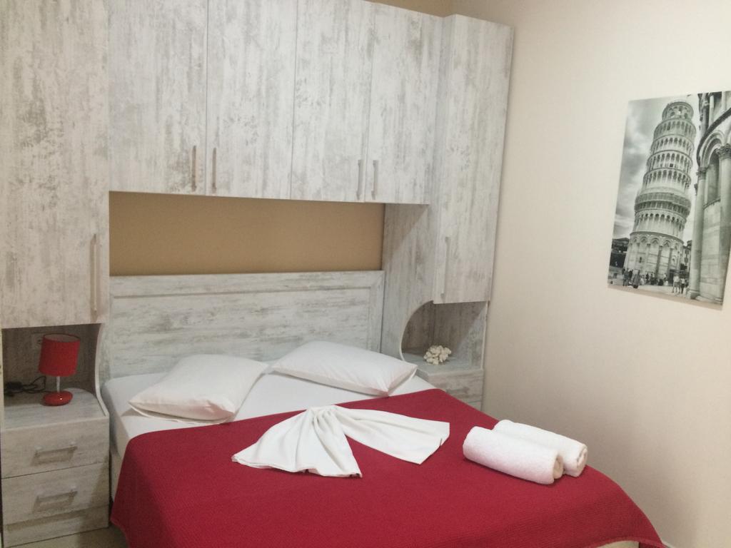 Berti Apartments Sarandë Esterno foto