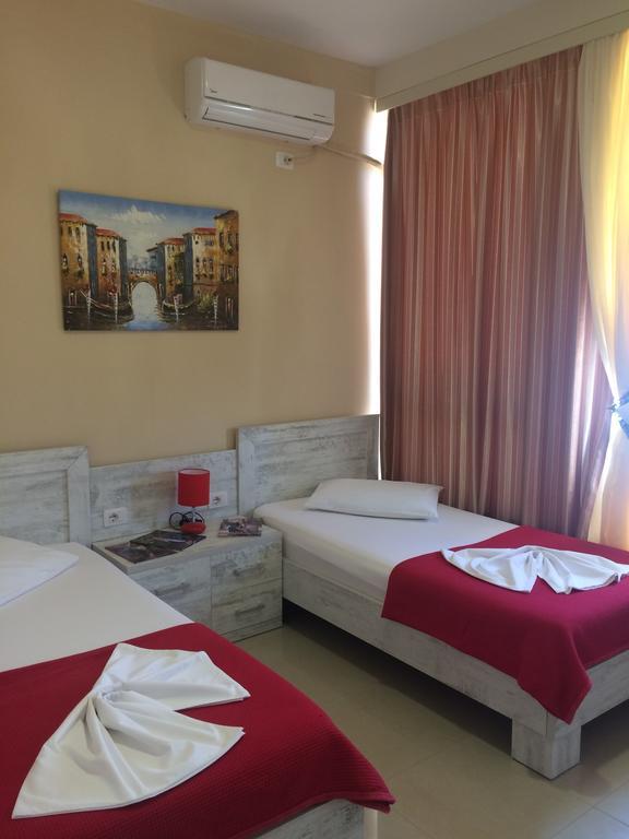 Berti Apartments Sarandë Esterno foto