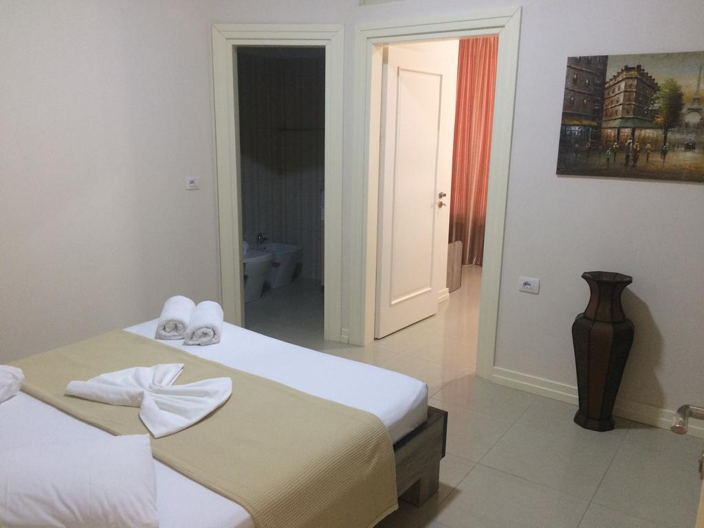 Berti Apartments Sarandë Esterno foto