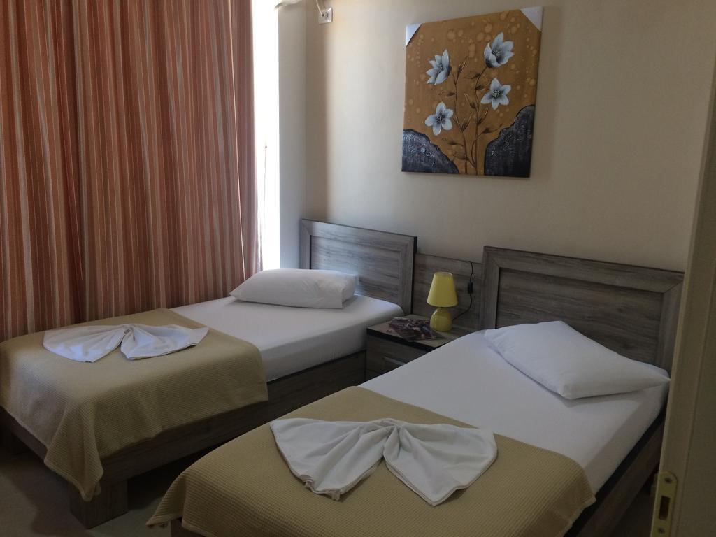 Berti Apartments Sarandë Esterno foto