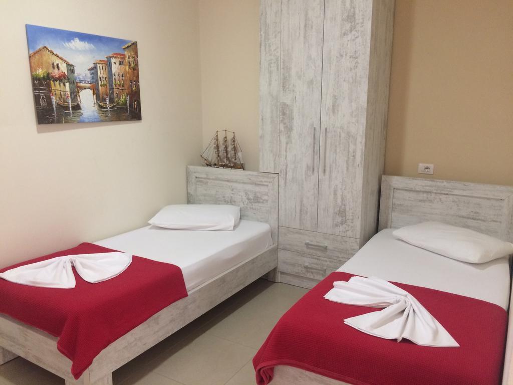Berti Apartments Sarandë Esterno foto