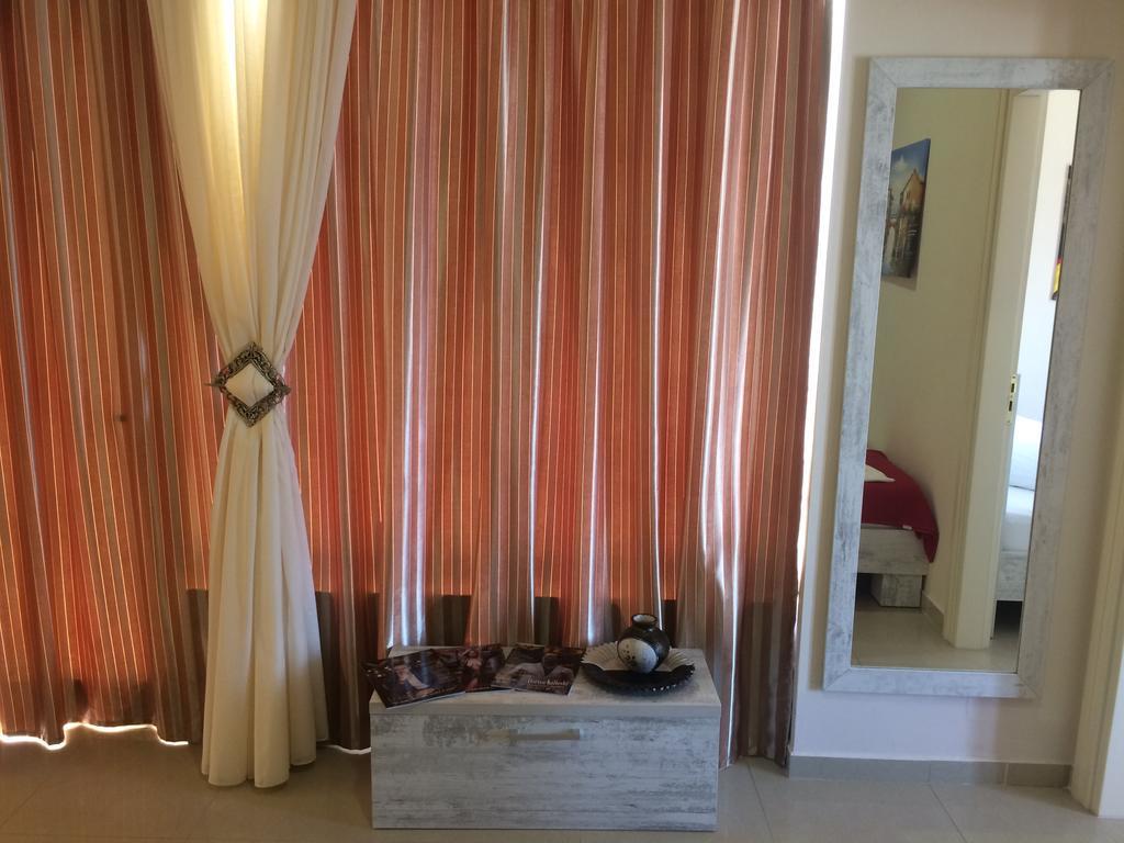Berti Apartments Sarandë Esterno foto
