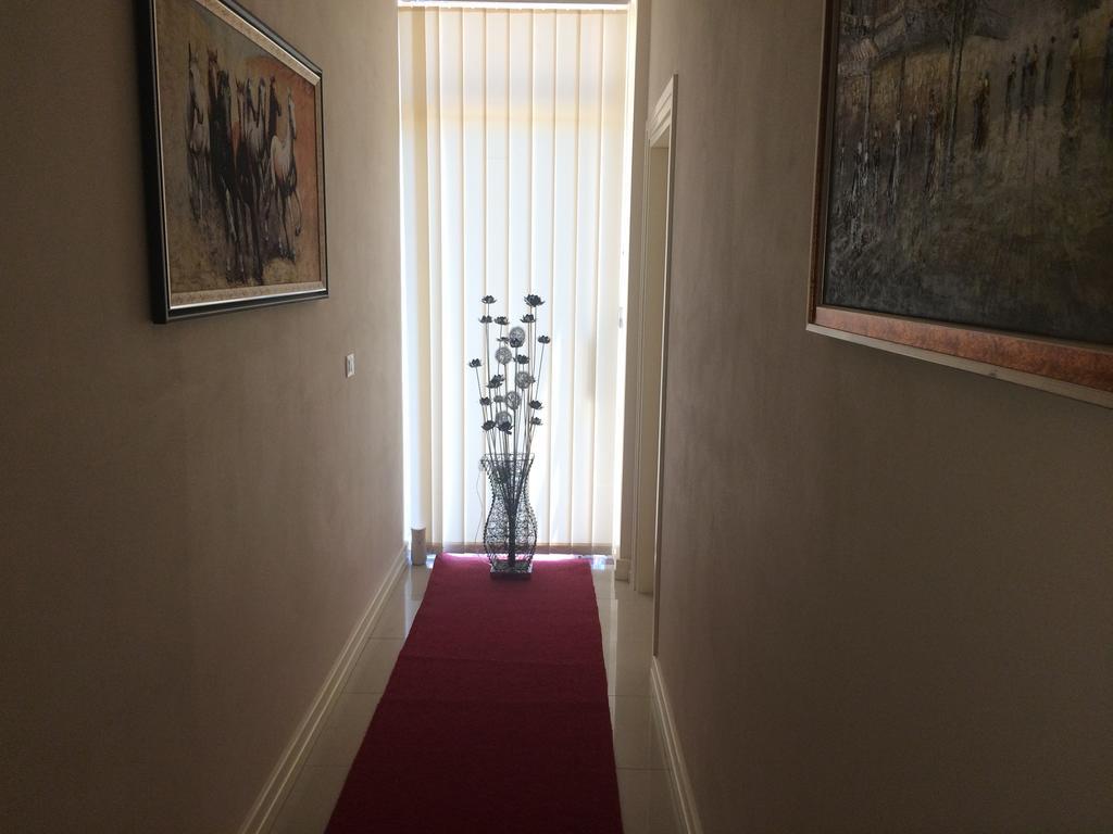 Berti Apartments Sarandë Esterno foto