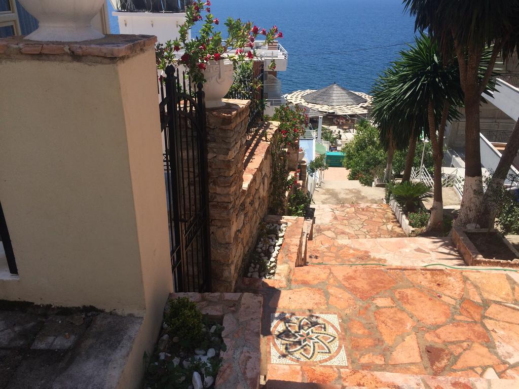 Berti Apartments Sarandë Esterno foto