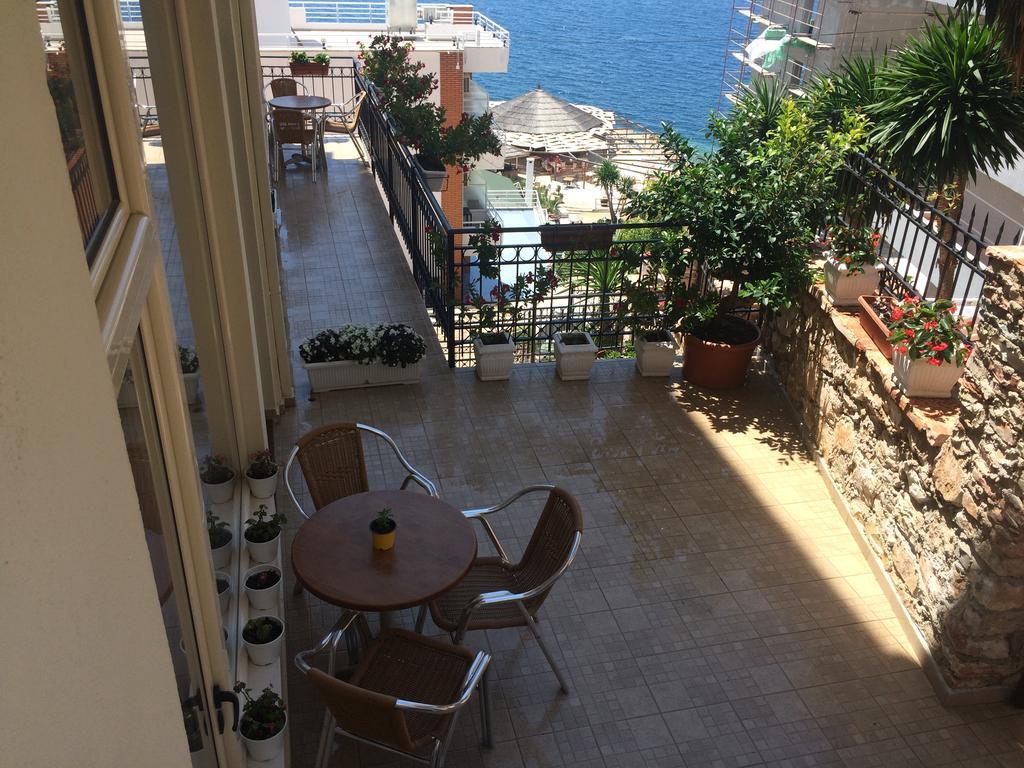 Berti Apartments Sarandë Esterno foto