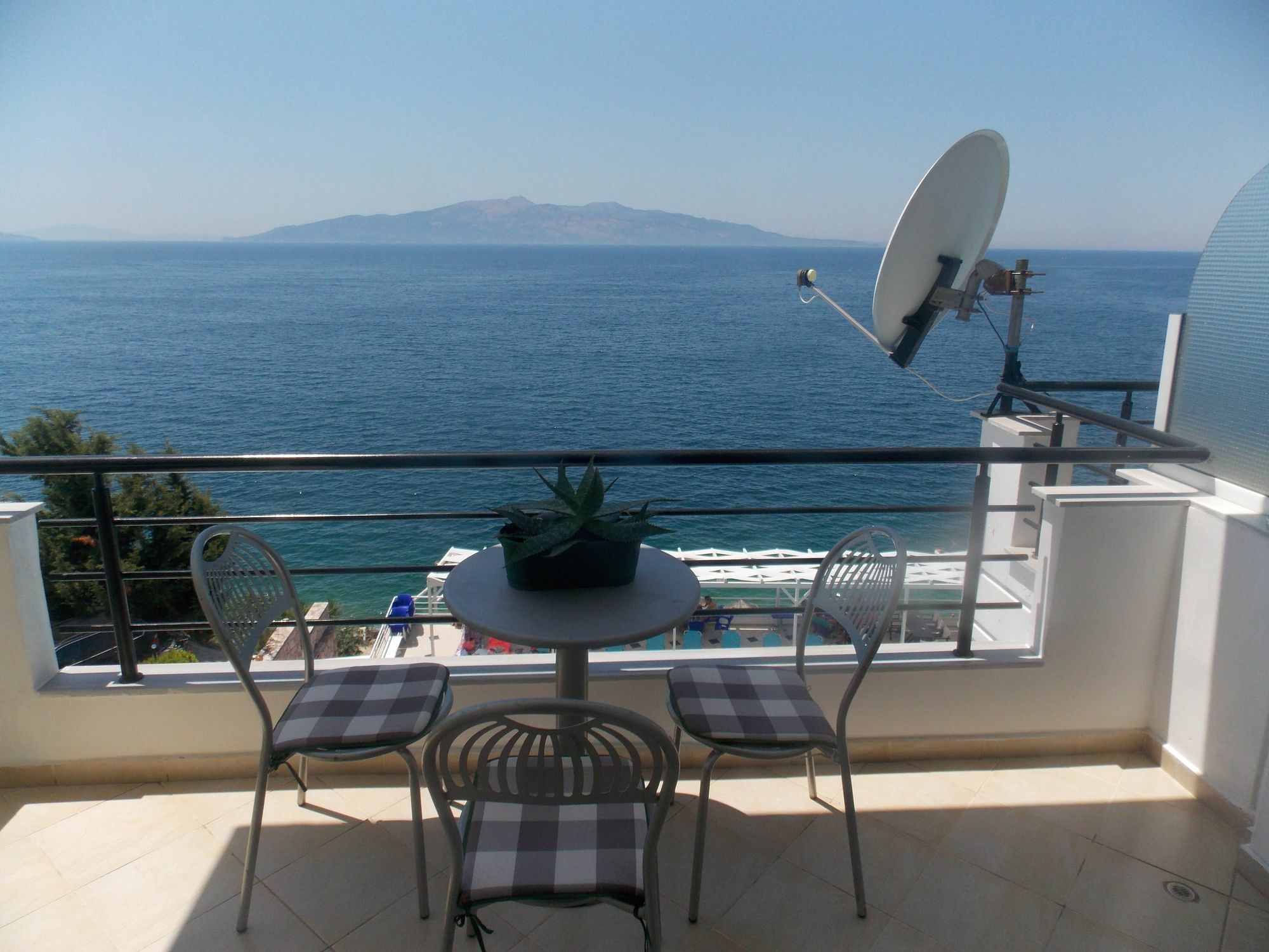 Berti Apartments Sarandë Esterno foto