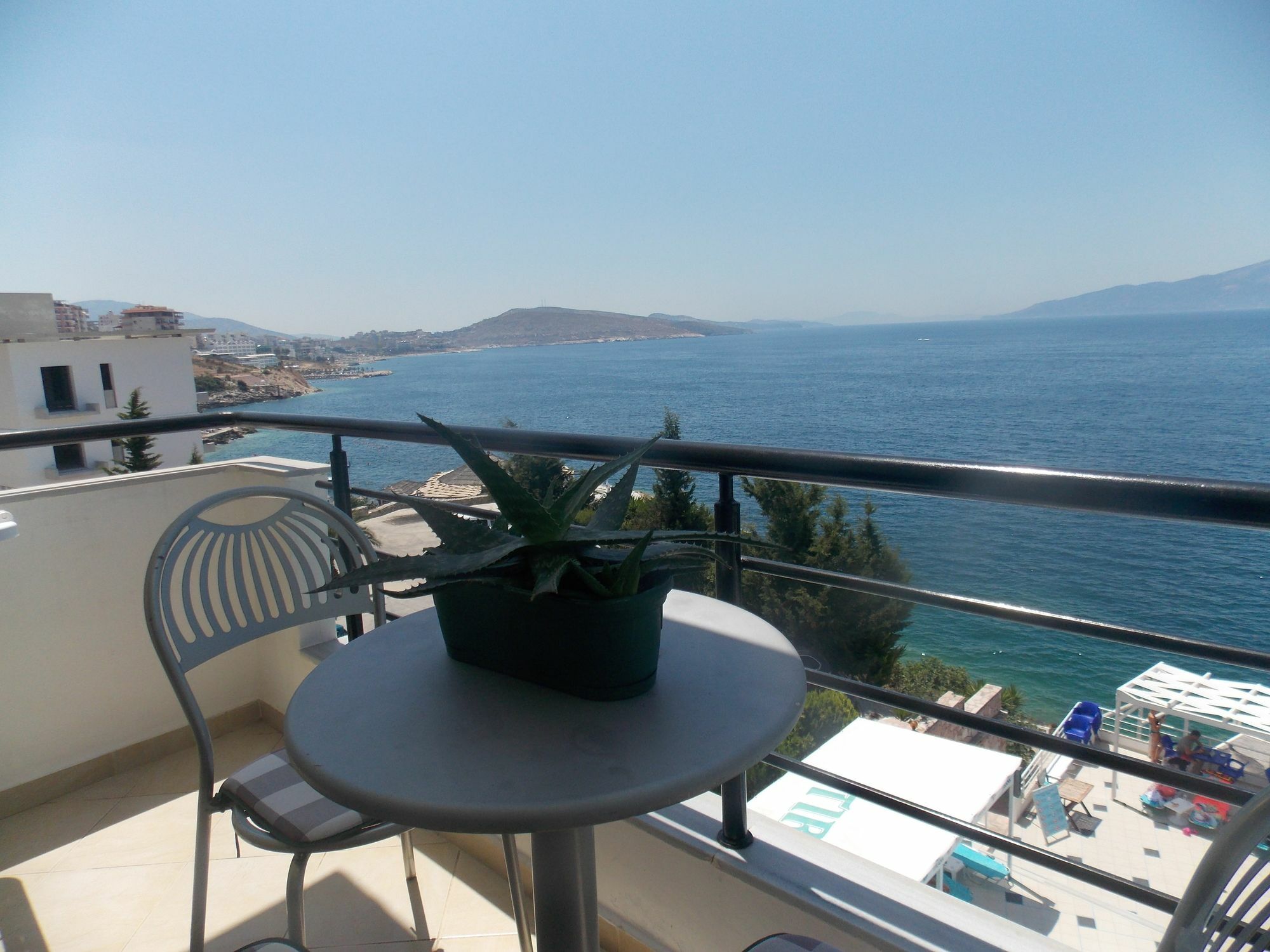 Berti Apartments Sarandë Esterno foto